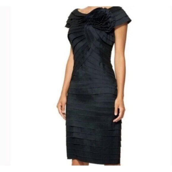 Tadashi Shoji Navy Blue Tiered Sheath Cocktail Dress Rose Appliqué Size 4 S - Picture 1 of 5